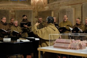 Klosterfest 2023 „Singende Mönche“ diesmal in der Kirche, nicht vor dem Paradies
