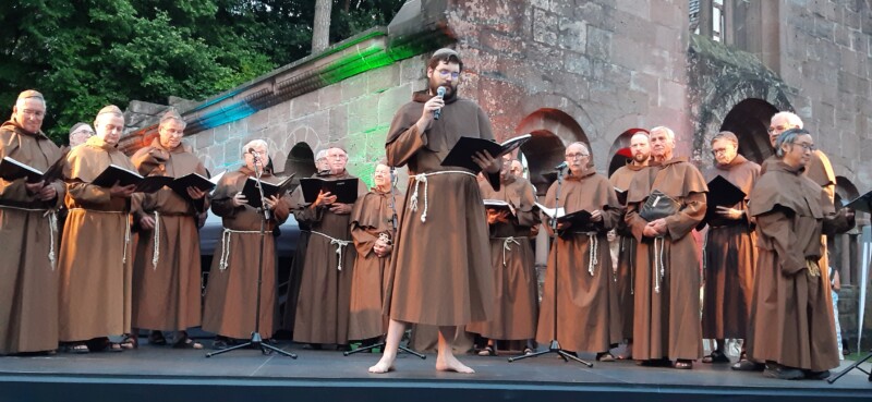 Singende Mönche beim Klosterfest 2026
